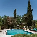 Olive Grove فيلة
